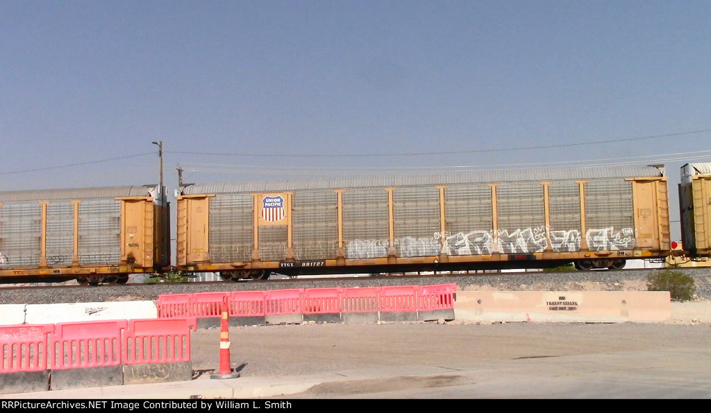 WB Manifest Frt at Arden Yard W-MdTrnSlv -63